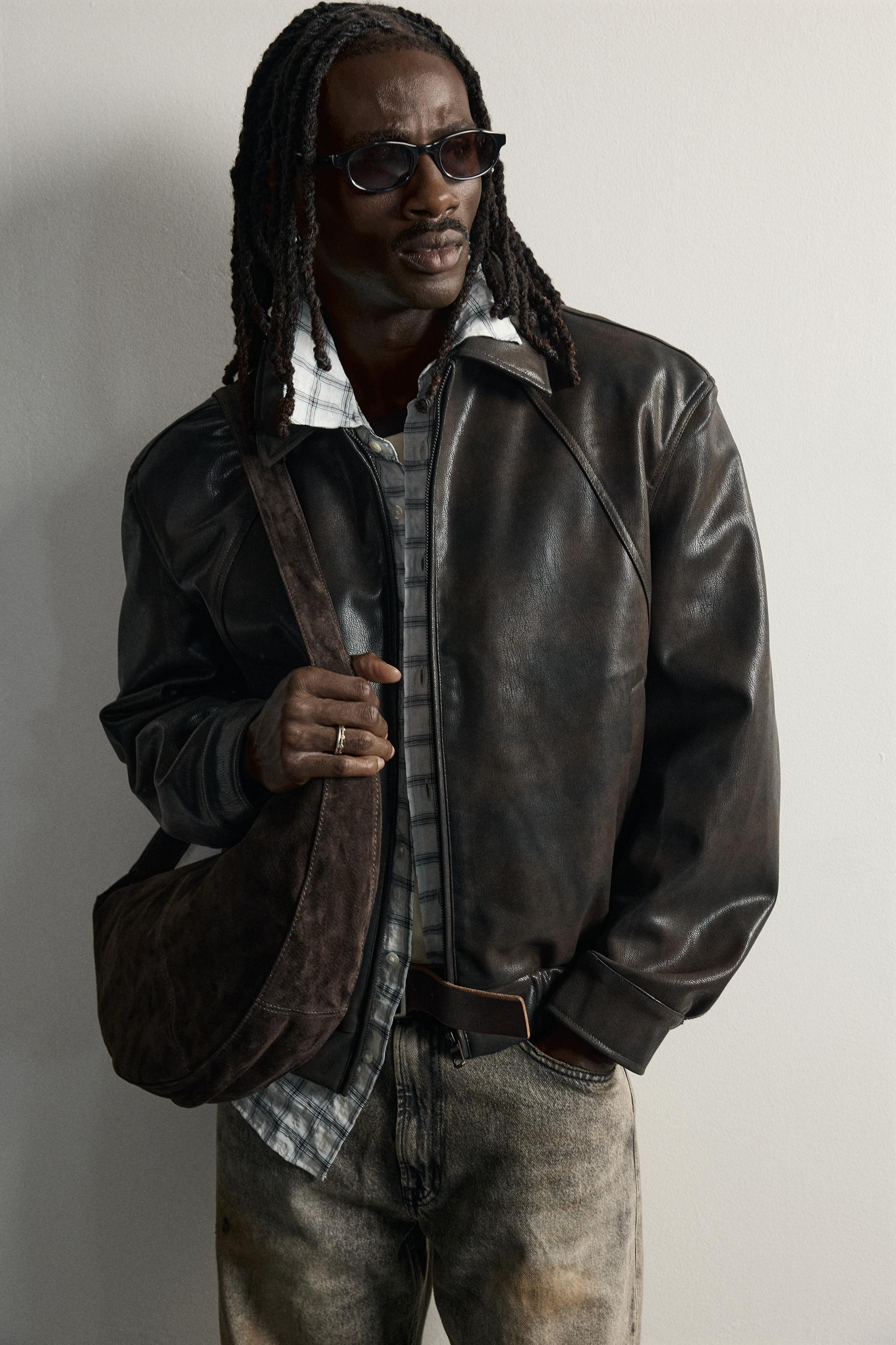 BLOUSON COUPE DÉCONTRACTÉE EN MATIÈRE SYNTHÉTIQUE